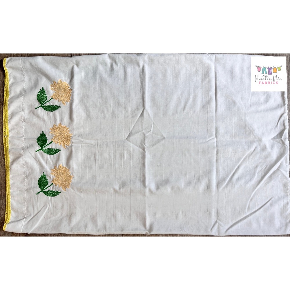 Vintage pair of pillowcases yellow‎ floral emboidery crochet trim - Picture 2 of 4